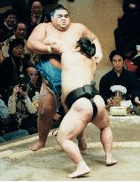 Bad day at the office for yokozuna Musashimaru